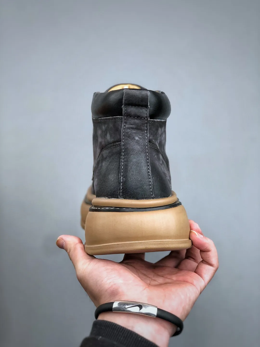 Welfare special offer 💰480 Timberland Timberland new autumn and winter products must-have outdoor casual rhubarb boots series in autumn and winter #Guangdong Dachang quality original box original packaging fashionable and trendy matching The fabric is made of Italian 🇮🇹 top-grade frosted fine-grained cowhide lightweight outsole with anti-odor and anti-corrosion genuine leather latex insoles The outsole and hardware are all made from OEM raw materials Same as the original Goodyear glue process Good products do not kill pigs The quality of the first order is strictly controlled. Exclusively launched on the entire network. The quality is beyond doubt. The whole set is packaged in the same official website to give you a perfect wearing experience. The quality is exquisite and durable. A must-have for sportsmen. Specially designed to handle whether it is handsome or not. High-quality and first-class foot feel. This winter, it is specially used for cold protection and outdoor use. It can be matched casually in daily life. Size: 38-44 (leather shoe size)
